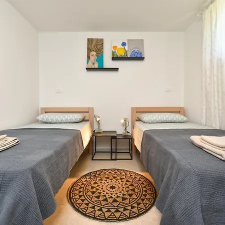 Gradina 2388 Apartment